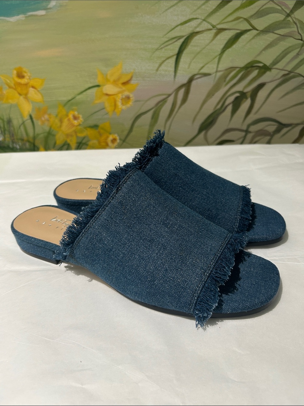 NWOB Lord & Taylor 424 Fifth Yeva Blue Denim Frayed Edge Mules. Size 9